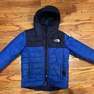 North Face navy blue/royal blue reversible puffer coat/jacket - Boys size 7/8